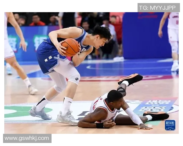 广州龙狮成功晋级CBA季后赛,球队士气高昂 广州龙狮成功晋级CBA季后赛,球队士气高昂